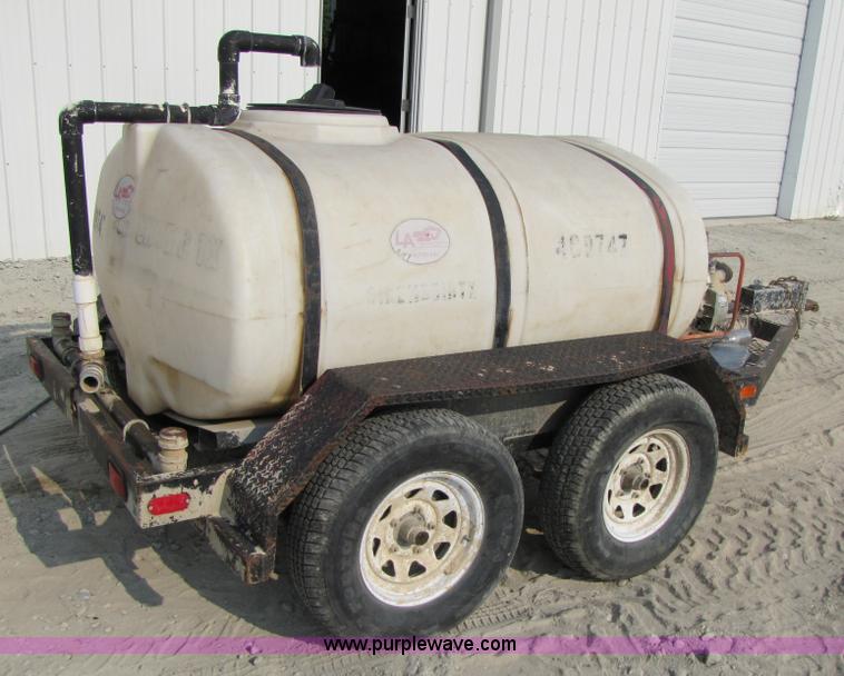 image for item 3468 Water tank trailer with pump