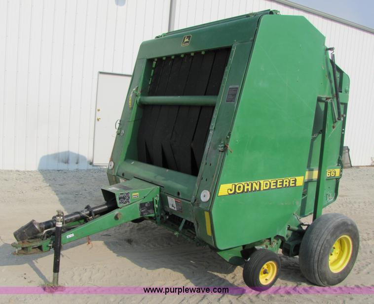 image for item 3469 1997 John Deere 566 round baler