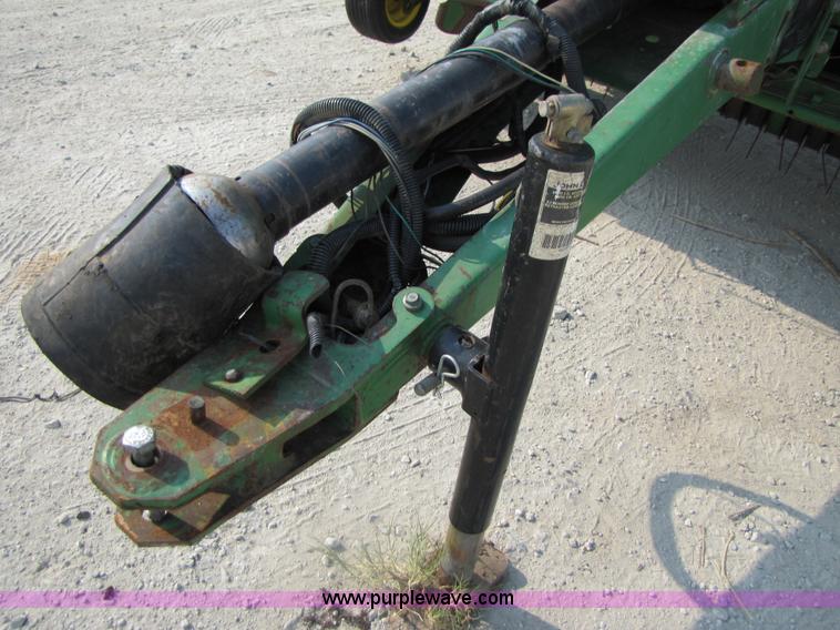 image for item 3469 1997 John Deere 566 round baler