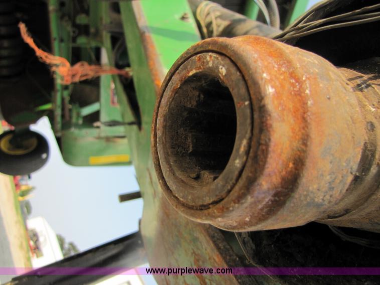 image for item 3469 1997 John Deere 566 round baler