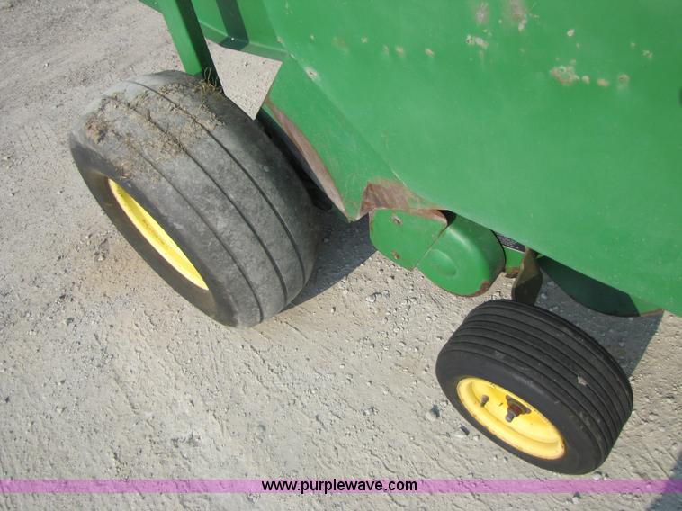 image for item 3469 1997 John Deere 566 round baler