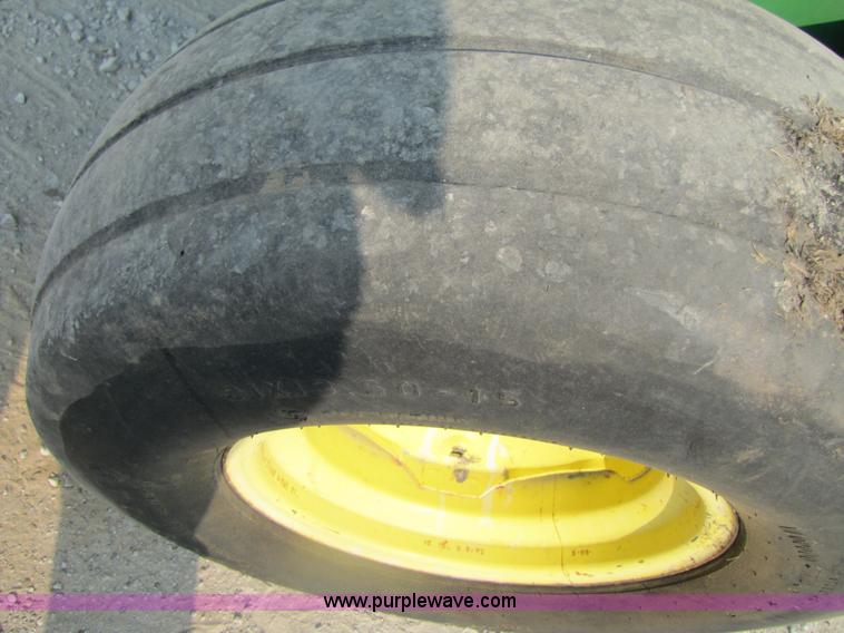 image for item 3469 1997 John Deere 566 round baler