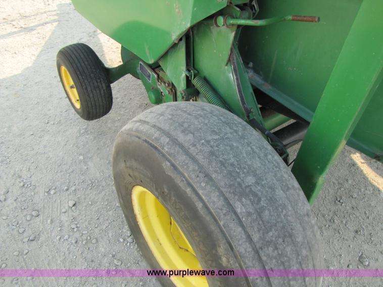 image for item 3469 1997 John Deere 566 round baler
