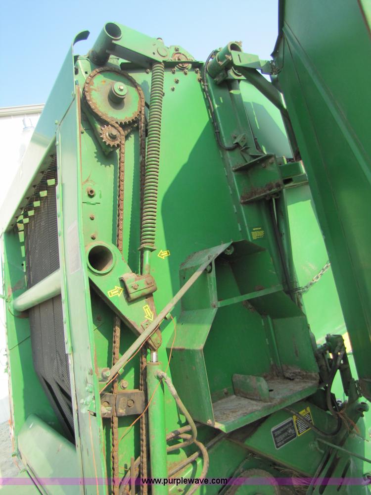 image for item 3469 1997 John Deere 566 round baler