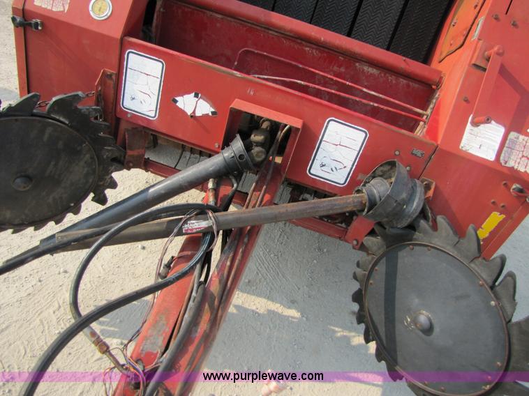 image for item 3470 1991 Case IH 8450 round baler
