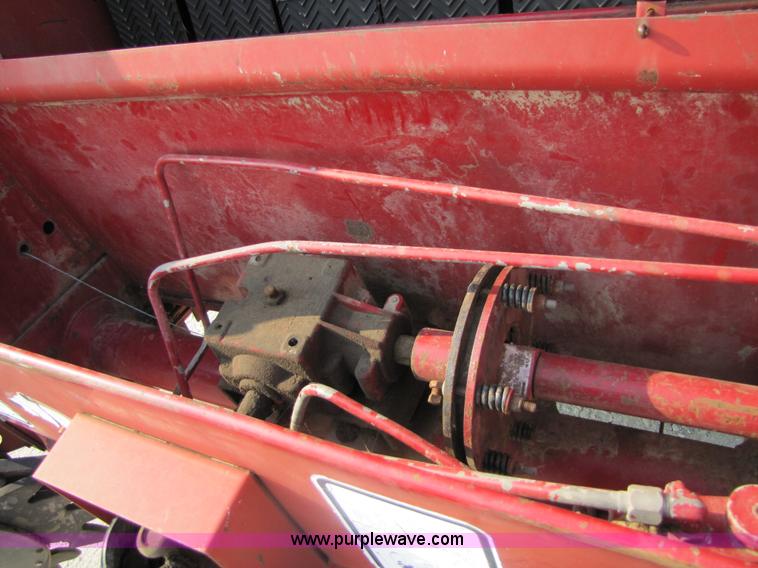 image for item 3470 1991 Case IH 8450 round baler