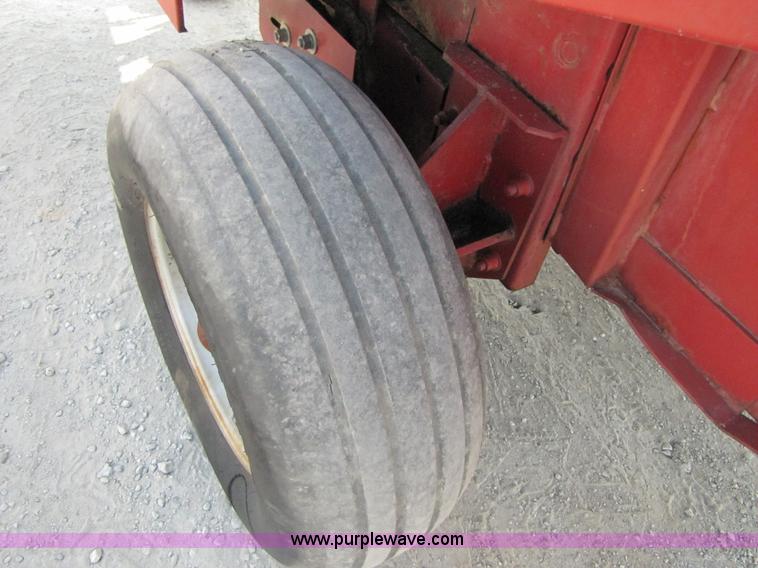 image for item 3470 1991 Case IH 8450 round baler