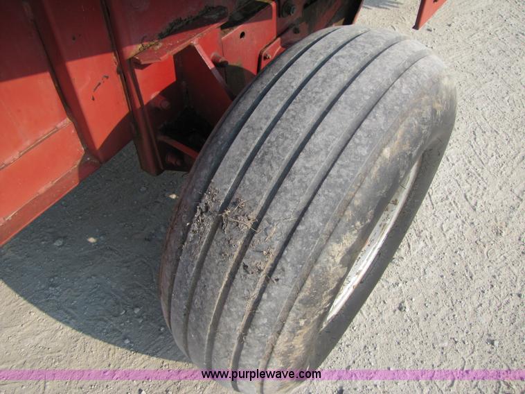 image for item 3470 1991 Case IH 8450 round baler
