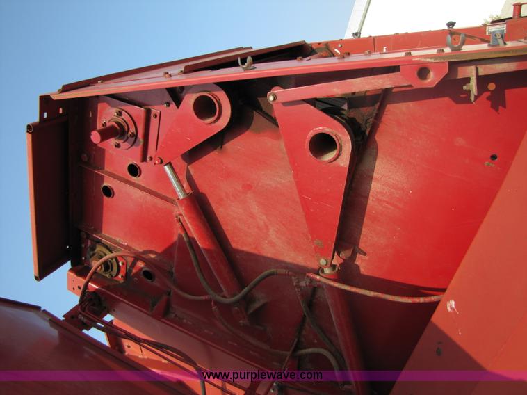 image for item 3470 1991 Case IH 8450 round baler