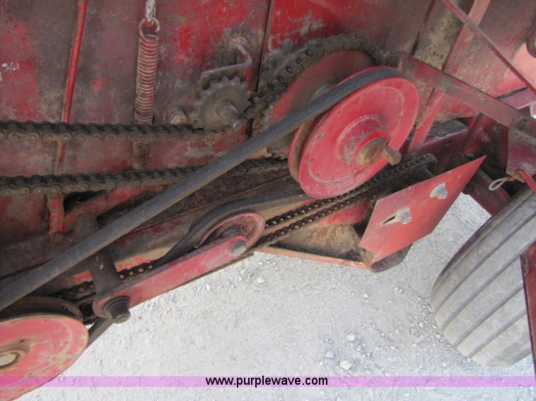 image for item 3470 1991 Case IH 8450 round baler