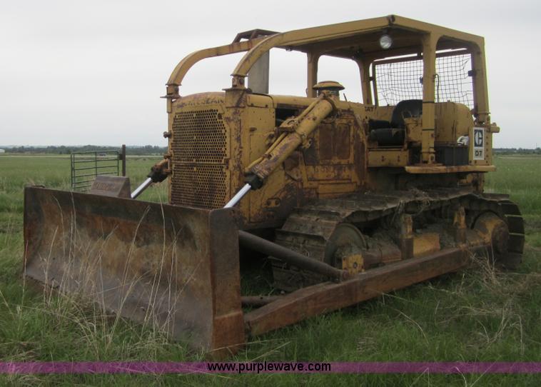 image for item 3712 1975 Caterpillar D7F dozer