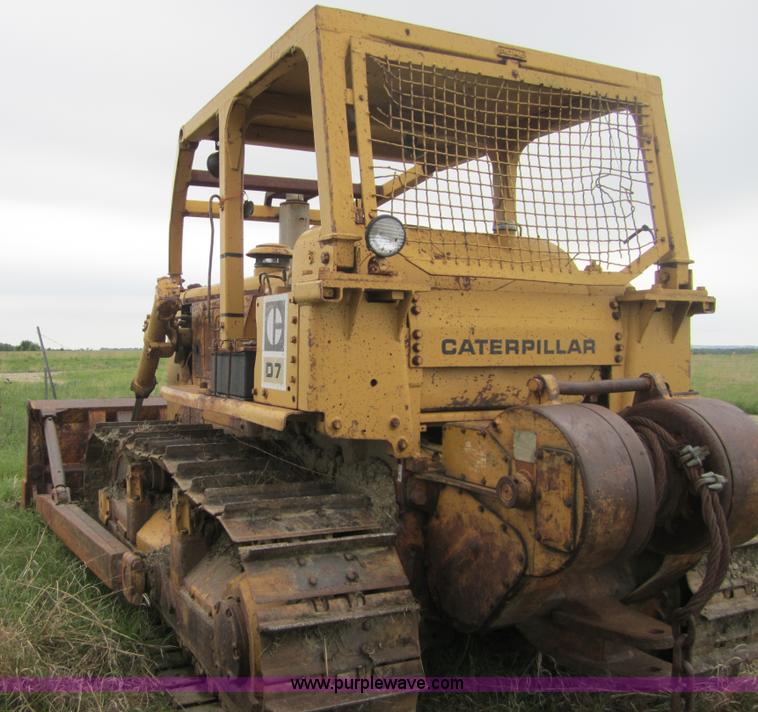image for item 3712 1975 Caterpillar D7F dozer