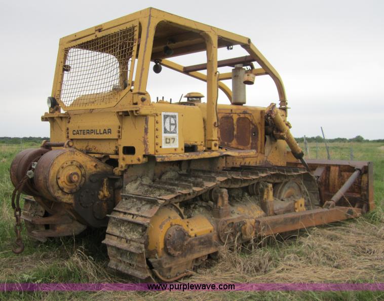 image for item 3712 1975 Caterpillar D7F dozer