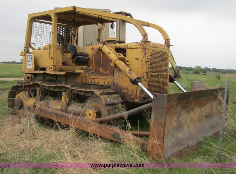 image for item 3712 1975 Caterpillar D7F dozer