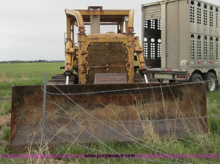 image for item 3712 1975 Caterpillar D7F dozer