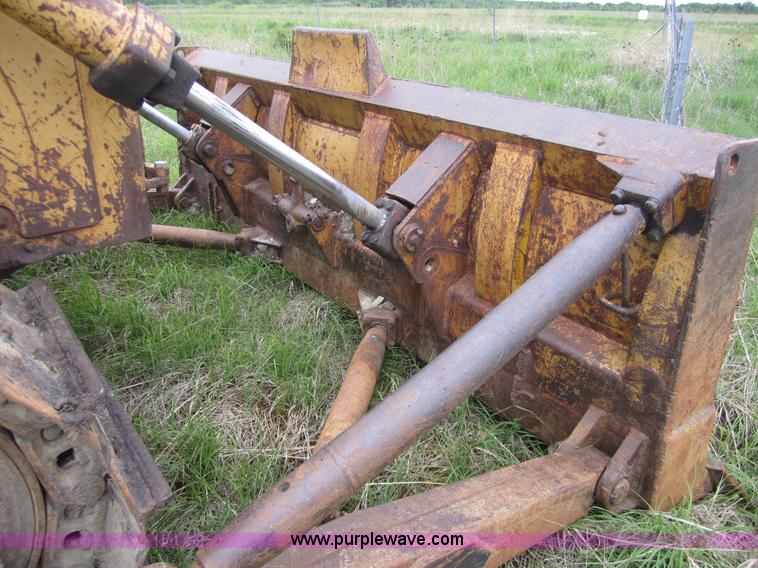 image for item 3712 1975 Caterpillar D7F dozer