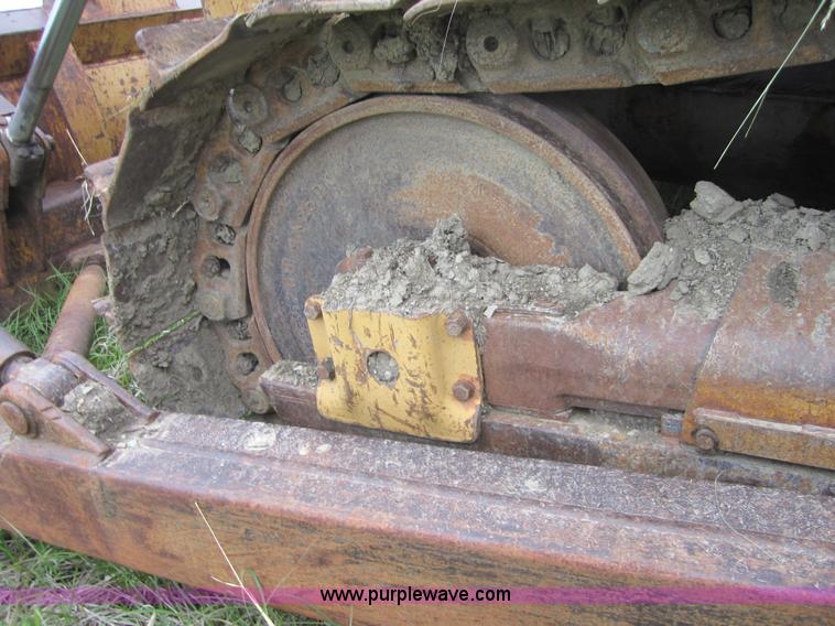image for item 3712 1975 Caterpillar D7F dozer