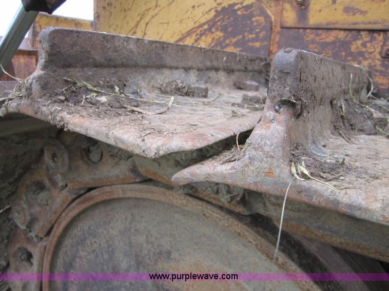 image for item 3712 1975 Caterpillar D7F dozer
