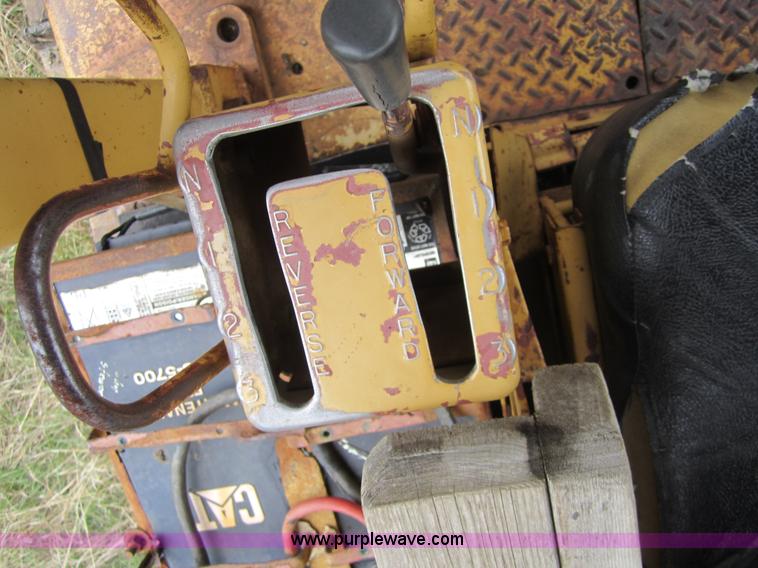 image for item 3712 1975 Caterpillar D7F dozer