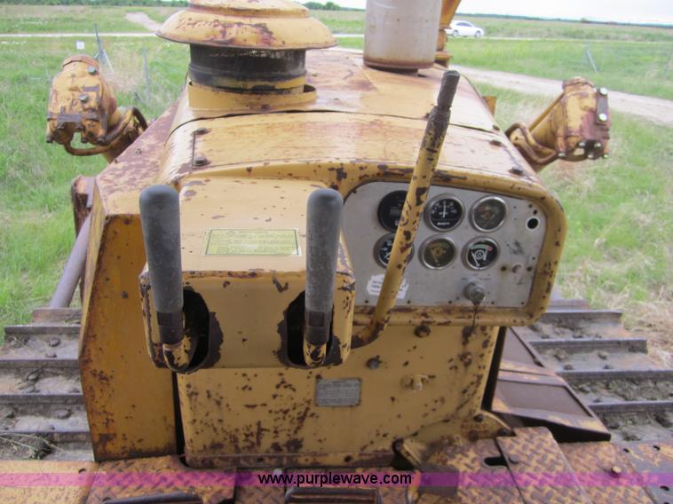 image for item 3712 1975 Caterpillar D7F dozer