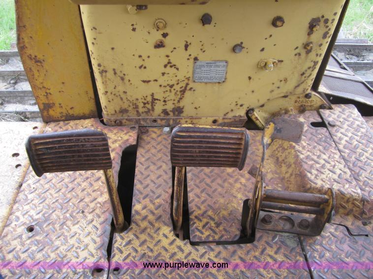 image for item 3712 1975 Caterpillar D7F dozer