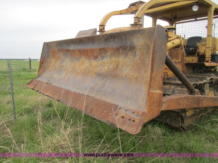 image for item 3712 1975 Caterpillar D7F dozer