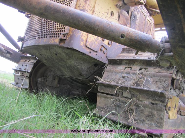 image for item 3712 1975 Caterpillar D7F dozer