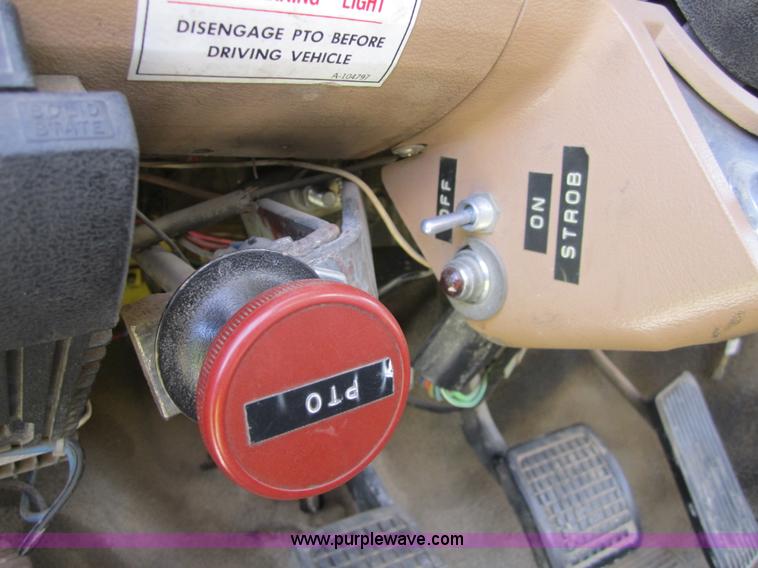 image for item 3761 1985 Ford F700 bucket truck