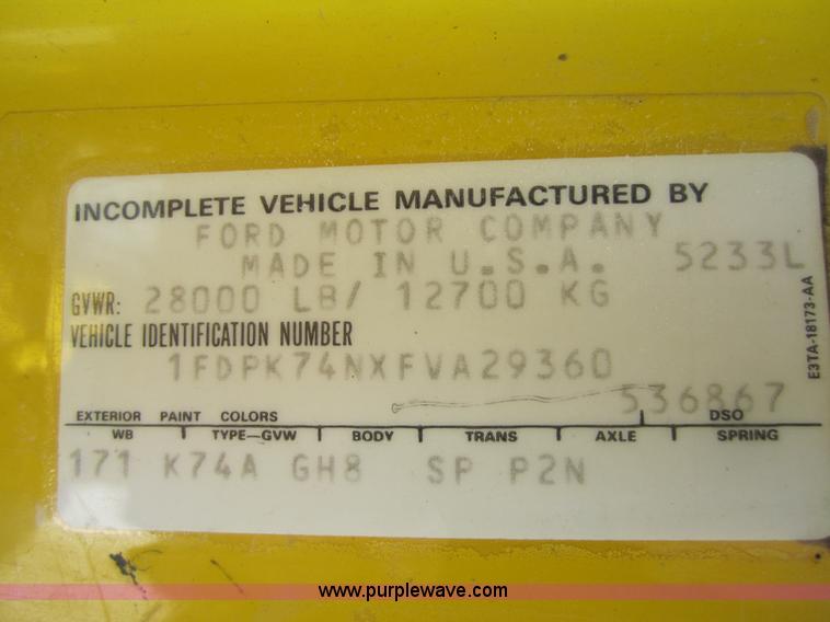 image for item 3761 1985 Ford F700 bucket truck