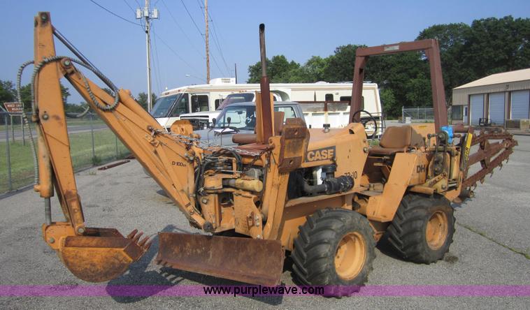 image for item 3796 1983 Case DH4B trencher