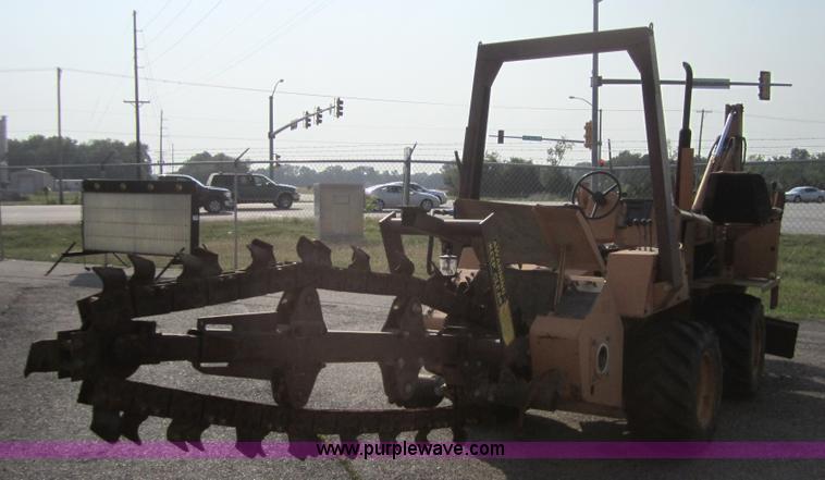 image for item 3796 1983 Case DH4B trencher