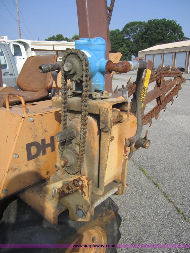 image for item 3796 1983 Case DH4B trencher