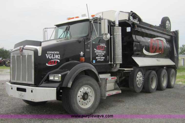 image for item 3880 2005 Kenworth T800 dump truck