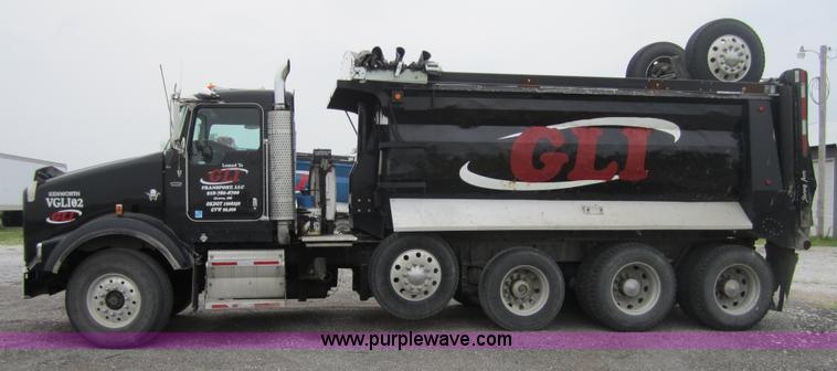 image for item 3880 2005 Kenworth T800 dump truck
