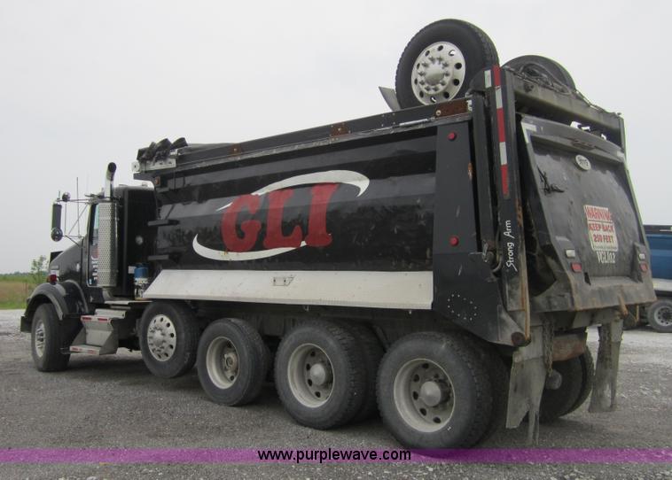 image for item 3880 2005 Kenworth T800 dump truck