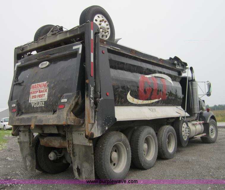 image for item 3880 2005 Kenworth T800 dump truck