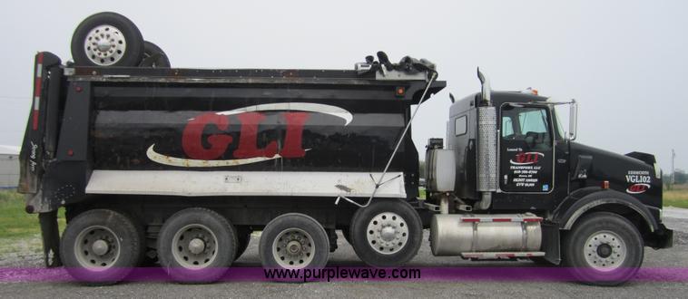 image for item 3880 2005 Kenworth T800 dump truck