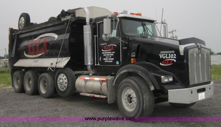 image for item 3880 2005 Kenworth T800 dump truck