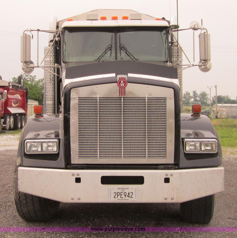 image for item 3880 2005 Kenworth T800 dump truck