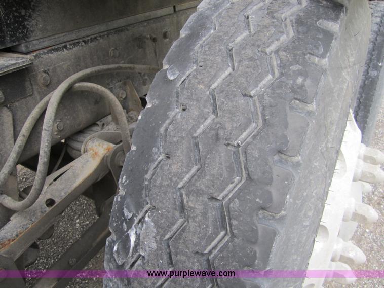 image for item 3880 2005 Kenworth T800 dump truck