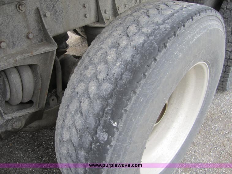 image for item 3880 2005 Kenworth T800 dump truck