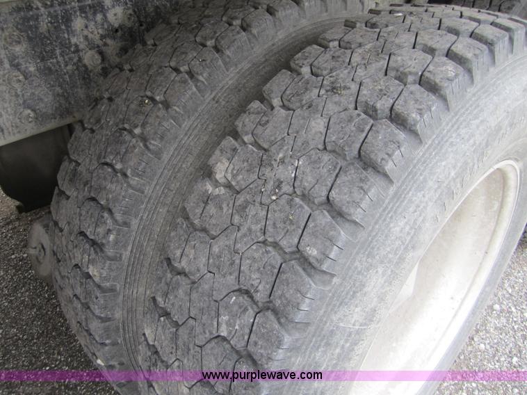 image for item 3880 2005 Kenworth T800 dump truck