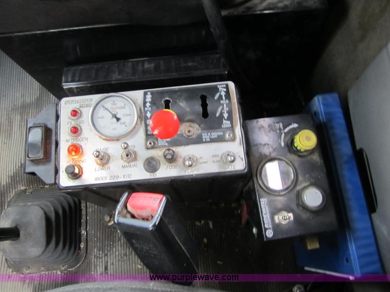 image for item 3880 2005 Kenworth T800 dump truck