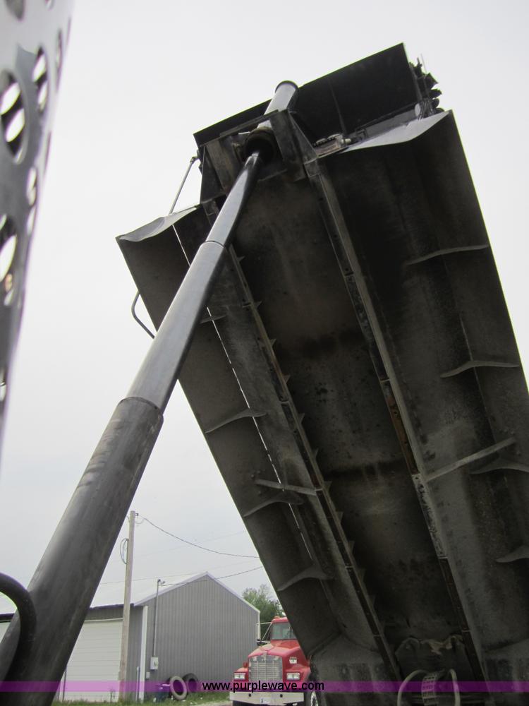 image for item 3880 2005 Kenworth T800 dump truck