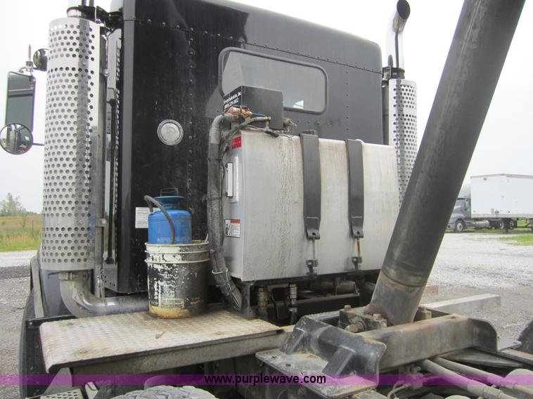 image for item 3880 2005 Kenworth T800 dump truck