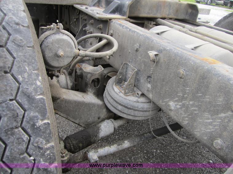 image for item 3880 2005 Kenworth T800 dump truck