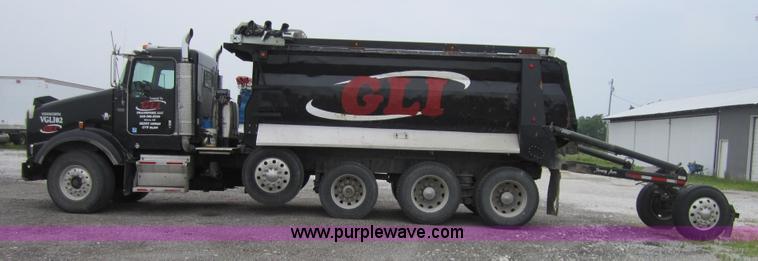 image for item 3880 2005 Kenworth T800 dump truck