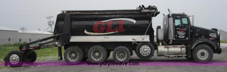 image for item 3880 2005 Kenworth T800 dump truck