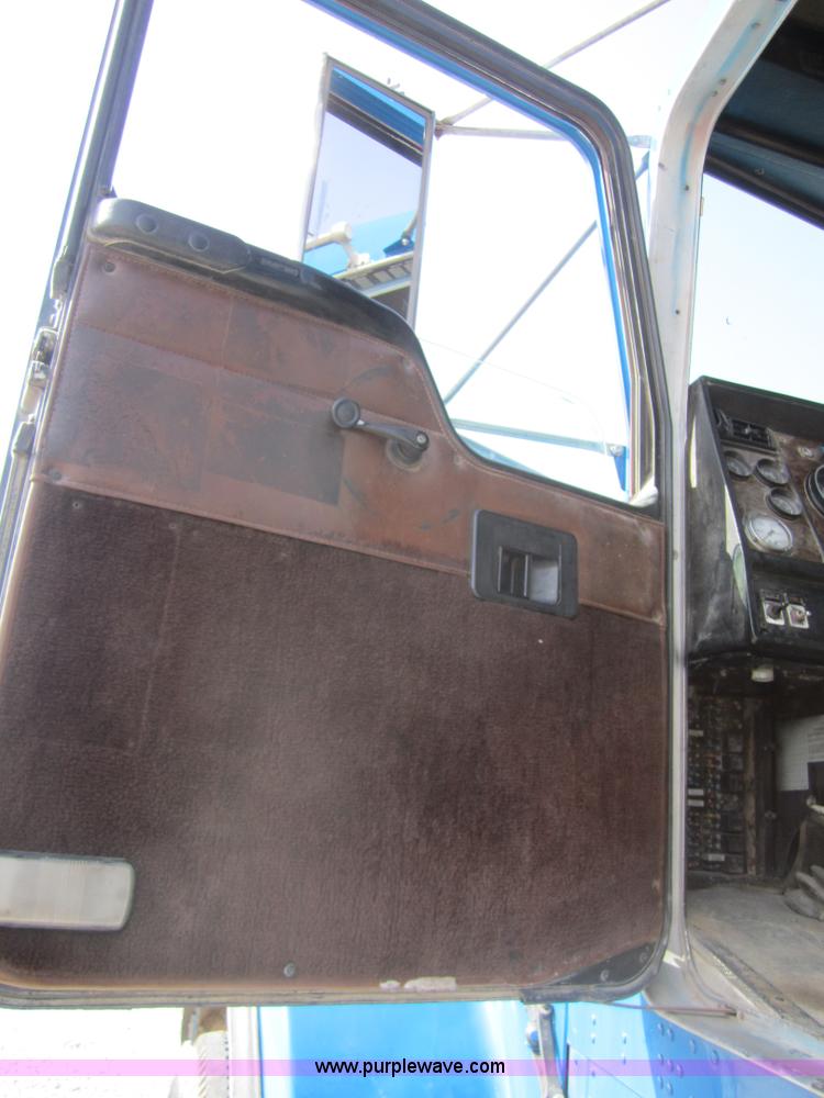 image for item 3881 1997 Kenworth W900 dump truck