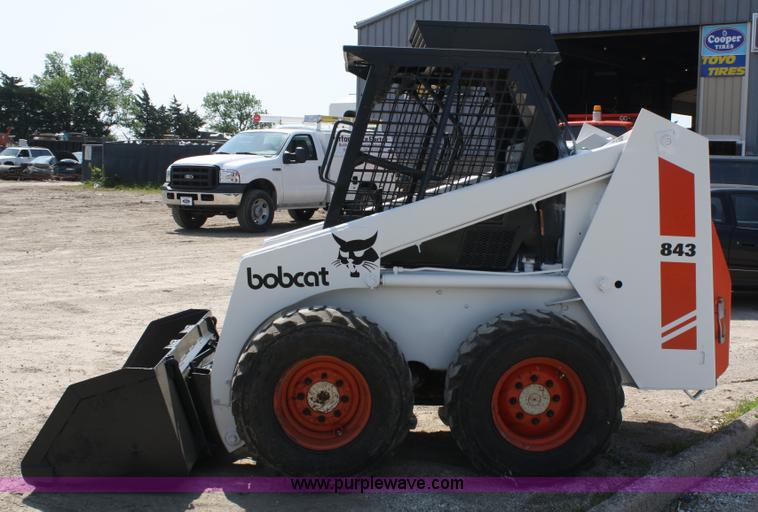image for item 4977 1990 Bobcat 843 skid steer